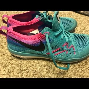 Like new! Nike size 7 fly knit shoes
